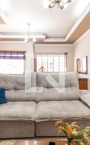 Casa à venda com 350m², 3 quartos e 4 vagas Casa à venda com 350m², 3 quartos e 4 vagasSala