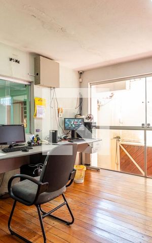 Casa à venda com 350m², 3 quartos e 4 vagas Casa à venda com 350m², 3 quartos e 4 vagasEscritório