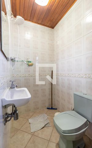 Casa à venda com 350m², 3 quartos e 4 vagas Casa à venda com 350m², 3 quartos e 4 vagasBanheiro