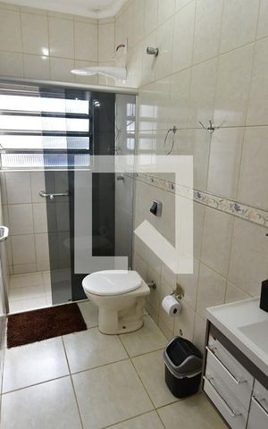 Casa para alugar com 1000m², 3 quartos e 6 vagasBanheiro 2