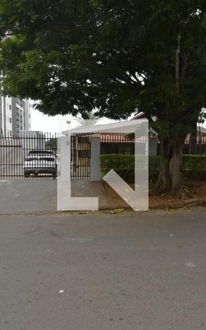 Casa para alugar com 1000m², 3 quartos e 6 vagasFachada