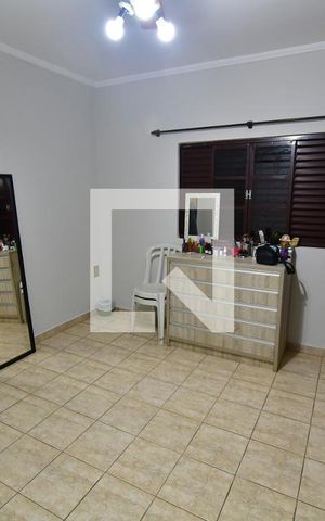 Casa para alugar com 1000m², 3 quartos e 6 vagasQuarto 1