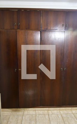 Casa para alugar com 1000m², 3 quartos e 6 vagasQuarto 1 - Armários