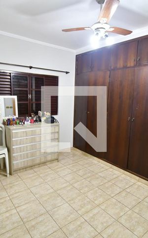 Casa para alugar com 1000m², 3 quartos e 6 vagasQuarto 1
