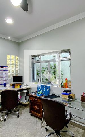 Casa à venda com 266m², 3 quartos e 2 vagasEscritório