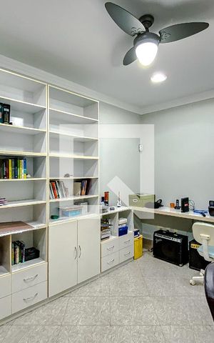 Casa à venda com 266m², 3 quartos e 2 vagasEscritório
