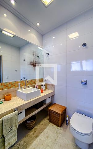 Casa à venda com 266m², 3 quartos e 2 vagasBanheiro da Suíte