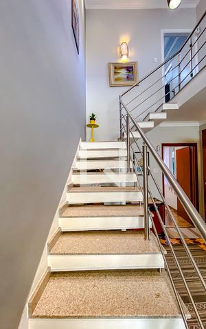 Casa à venda com 266m², 3 quartos e 2 vagasHall