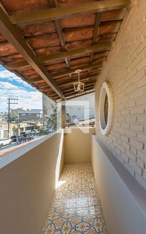 Casa à venda com 285m², 4 quartos e 2 vagas Casa à venda com 285m², 4 quartos e 2 vagasVaranda