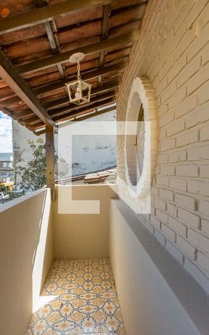 Casa à venda com 285m², 4 quartos e 2 vagas Casa à venda com 285m², 4 quartos e 2 vagasVaranda