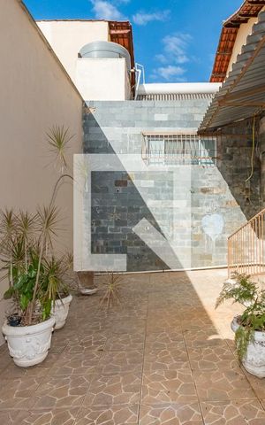 Casa à venda com 285m², 4 quartos e 2 vagas Casa à venda com 285m², 4 quartos e 2 vagasQuintal