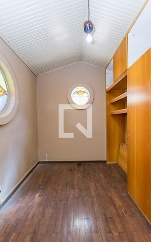 Casa à venda com 285m², 4 quartos e 2 vagas Casa à venda com 285m², 4 quartos e 2 vagasQuarto 4