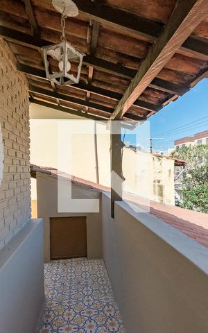 Casa à venda com 285m², 4 quartos e 2 vagas Casa à venda com 285m², 4 quartos e 2 vagasVaranda