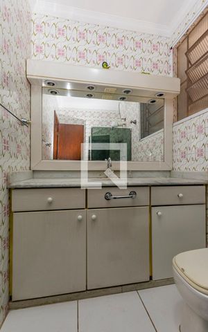 Casa à venda com 285m², 4 quartos e 2 vagas Casa à venda com 285m², 4 quartos e 2 vagasBanheiro Social