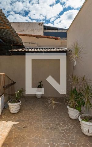Casa à venda com 285m², 4 quartos e 2 vagas Casa à venda com 285m², 4 quartos e 2 vagasQuintal