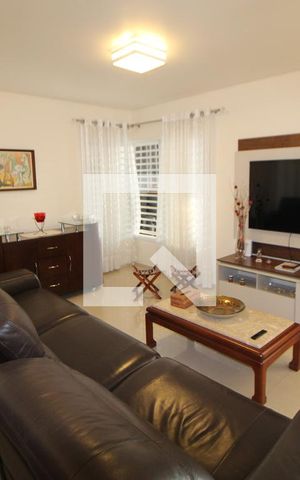 Casa à venda com 250m², 4 quartos e 4 vagasSala