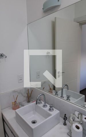 Casa à venda com 250m², 4 quartos e 4 vagasQuarto 4 - Banheiro