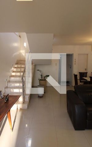 Casa à venda com 250m², 4 quartos e 4 vagasSala