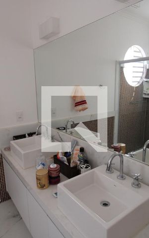 Casa à venda com 250m², 4 quartos e 4 vagasQuarto 1 - Banheiro