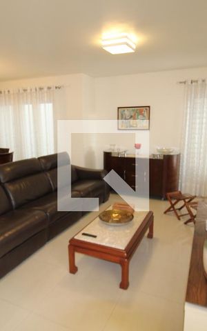 Casa à venda com 250m², 4 quartos e 4 vagasSala