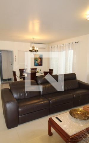 Casa à venda com 250m², 4 quartos e 4 vagasSala