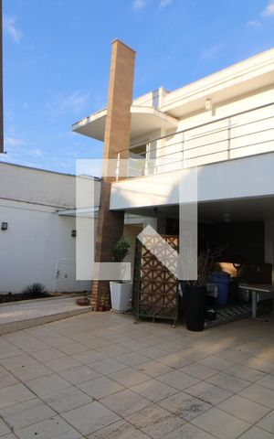 Casa à venda com 250m², 4 quartos e 4 vagasGaragem