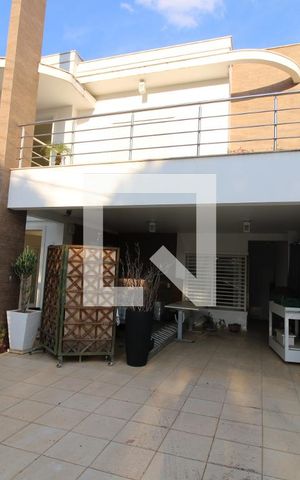 Casa à venda com 250m², 4 quartos e 4 vagasGaragem