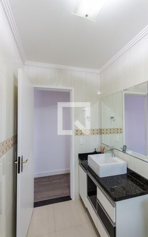 Casa à venda com 172m², 3 quartos e 2 vagas Casa à venda com 172m², 3 quartos e 2 vagasBanheiro