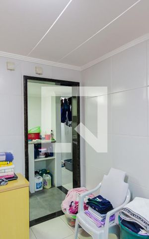 Casa à venda com 172m², 3 quartos e 2 vagas Casa à venda com 172m², 3 quartos e 2 vagasQuarto de Serviço