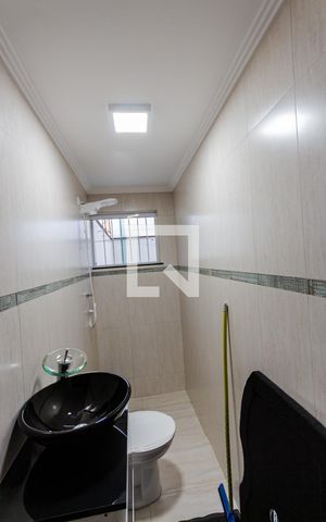 Casa à venda com 172m², 3 quartos e 2 vagas Casa à venda com 172m², 3 quartos e 2 vagasBanheiro de Serviço