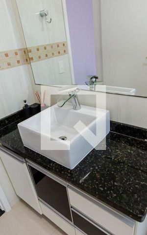 Casa à venda com 172m², 3 quartos e 2 vagas Casa à venda com 172m², 3 quartos e 2 vagasBanheiro