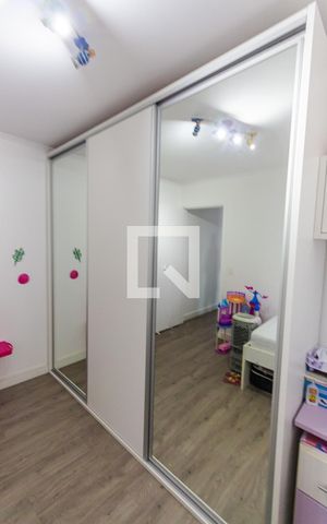 Casa à venda com 172m², 3 quartos e 2 vagas Casa à venda com 172m², 3 quartos e 2 vagasArmário