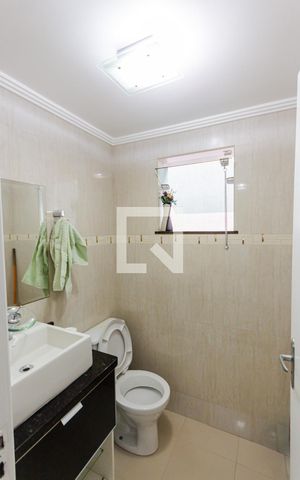 Casa à venda com 172m², 3 quartos e 2 vagas Casa à venda com 172m², 3 quartos e 2 vagasLavabo