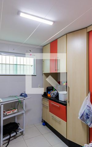 Casa à venda com 172m², 3 quartos e 2 vagas Casa à venda com 172m², 3 quartos e 2 vagasQuarto de Serviço