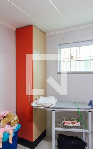 Casa à venda com 172m², 3 quartos e 2 vagas Casa à venda com 172m², 3 quartos e 2 vagasQuarto de Serviço