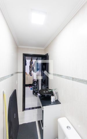 Casa à venda com 172m², 3 quartos e 2 vagas Casa à venda com 172m², 3 quartos e 2 vagasBanheiro de Serviço
