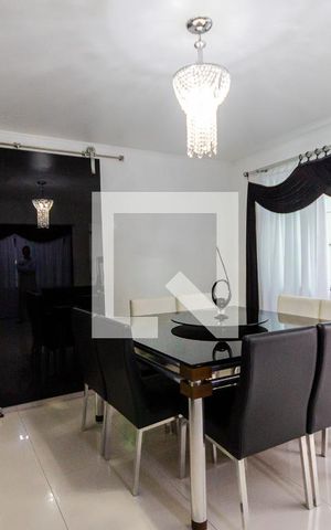Casa à venda com 172m², 3 quartos e 2 vagas Casa à venda com 172m², 3 quartos e 2 vagasSala