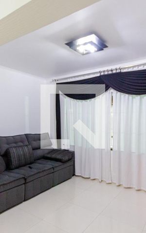 Casa à venda com 172m², 3 quartos e 2 vagas Casa à venda com 172m², 3 quartos e 2 vagasSala