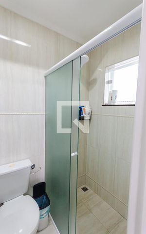 Casa à venda com 172m², 3 quartos e 2 vagas Casa à venda com 172m², 3 quartos e 2 vagasBanheiro da Suíte