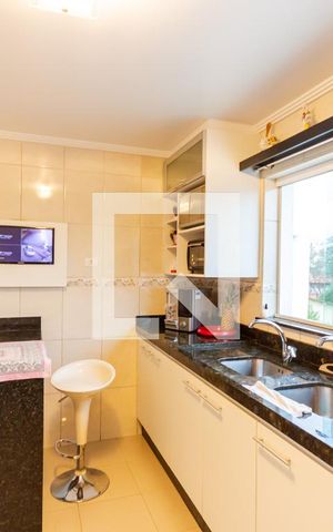 Casa à venda com 172m², 3 quartos e 2 vagas Casa à venda com 172m², 3 quartos e 2 vagasCozinha