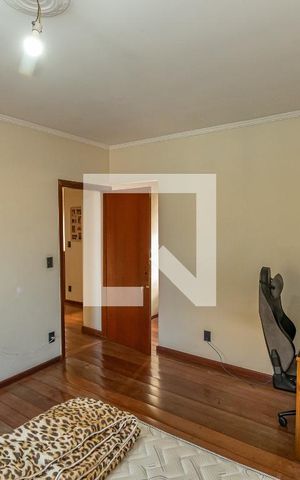 Casa à venda com 293m², 4 quartos e 3 vagas Casa à venda com 293m², 4 quartos e 3 vagasSuite