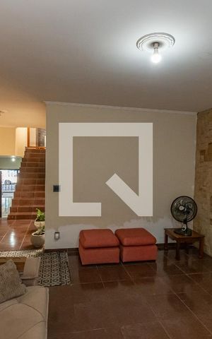 Casa à venda com 293m², 4 quartos e 3 vagas Casa à venda com 293m², 4 quartos e 3 vagasSala de TV