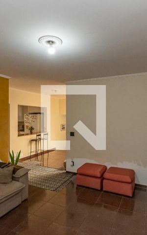Casa à venda com 293m², 4 quartos e 3 vagas Casa à venda com 293m², 4 quartos e 3 vagasSala de TV