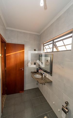 Casa à venda com 293m², 4 quartos e 3 vagas Casa à venda com 293m², 4 quartos e 3 vagasBanheiro da Suíte