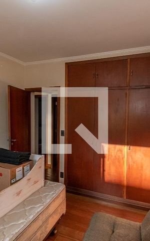 Casa à venda com 293m², 4 quartos e 3 vagas Casa à venda com 293m², 4 quartos e 3 vagasQuarto 3