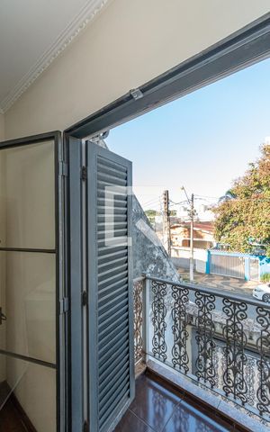 Casa à venda com 293m², 4 quartos e 3 vagas Casa à venda com 293m², 4 quartos e 3 vagasVista Suite