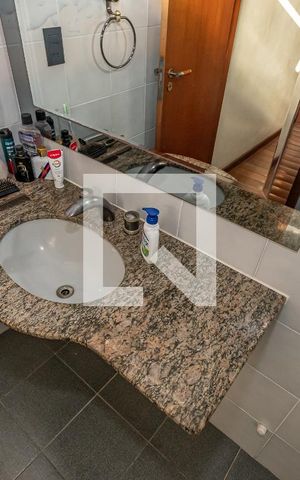 Casa à venda com 293m², 4 quartos e 3 vagas Casa à venda com 293m², 4 quartos e 3 vagasDetalhe Banheiro da Suíte