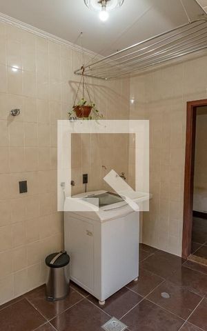 Casa à venda com 293m², 4 quartos e 3 vagas Casa à venda com 293m², 4 quartos e 3 vagasÁrea de Serviço