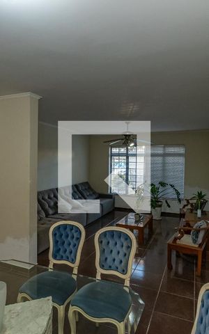 Casa à venda com 293m², 4 quartos e 3 vagas Casa à venda com 293m², 4 quartos e 3 vagasSala de Estar/Jantar