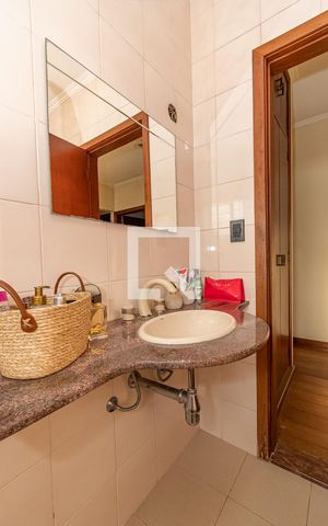 Casa à venda com 293m², 4 quartos e 3 vagas Casa à venda com 293m², 4 quartos e 3 vagasBanheiro